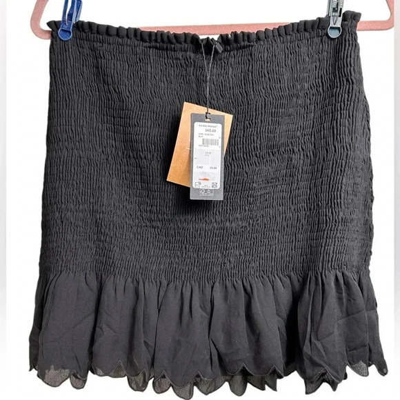 Vero Moda mini skirt, Large, smocked, ruffles, elastic waistband, Fun Flirty NWT - Picture 3 of 6